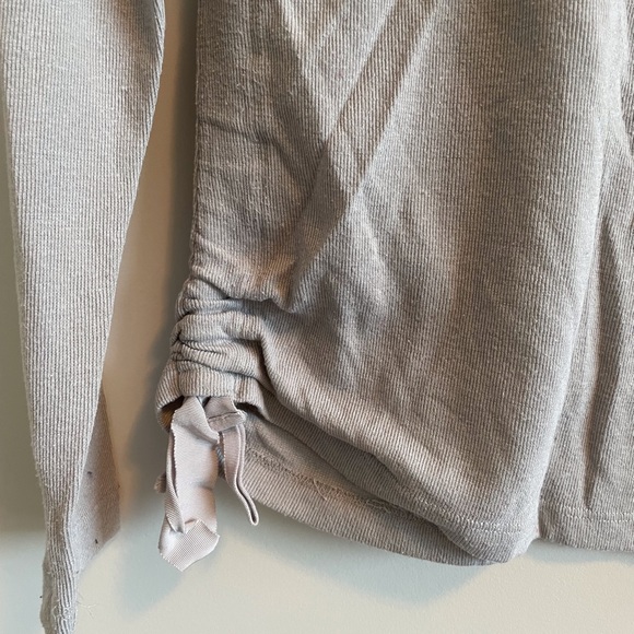 Long Sleeve Top with Ruching on One Side Size S - Picture 2 of 3